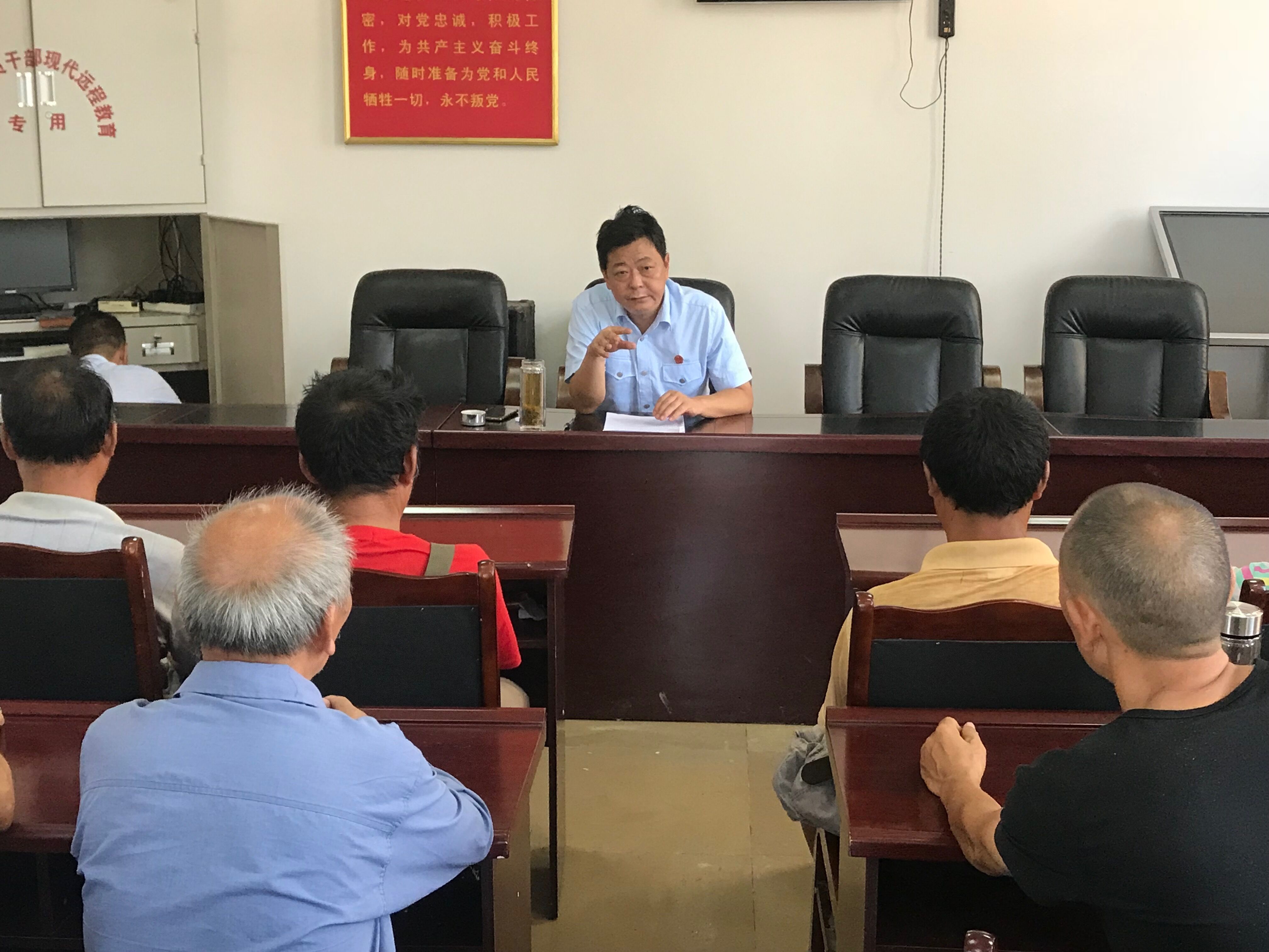 首页 名山法院网 扫黑除恶专项斗争    蒋洪彬院长为龙水村村民宣讲"
